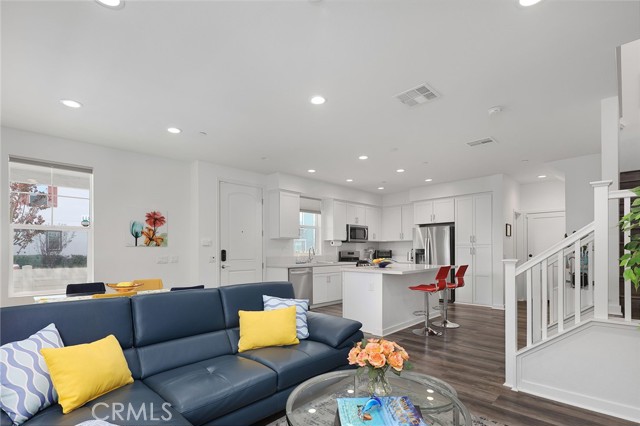 Detail Gallery Image 12 of 36 For 111 Red Brick Dr #1,  Simi Valley,  CA 93065 - 3 Beds | 2/1 Baths