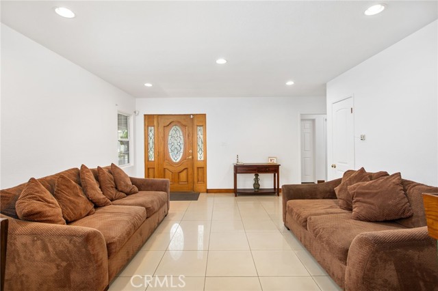 Detail Gallery Image 13 of 51 For 13828 Cowley Ave, Bellflower,  CA 90706 - 4 Beds | 2 Baths