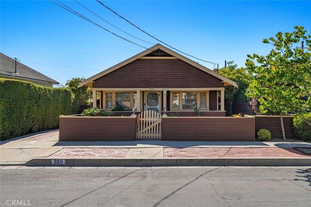 2011 Chorro Street