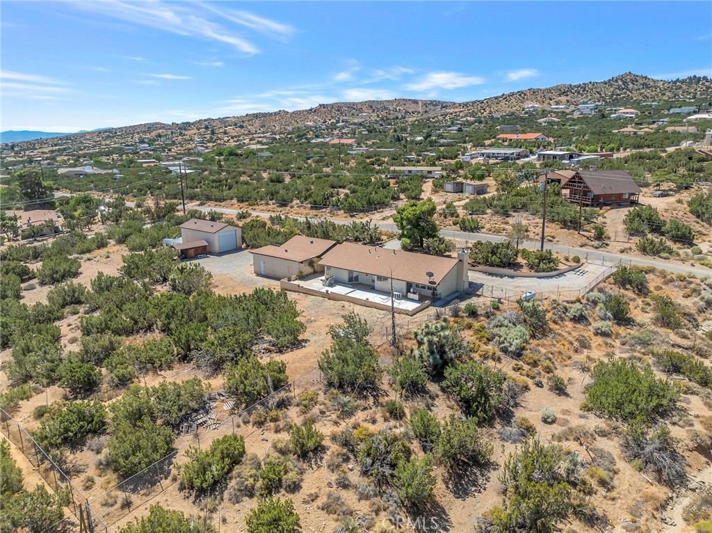 https://media.crmls.org/medias/a476ffde-11a7-4f76-9520-8ce5a82729db.jpg?preset=X-Large