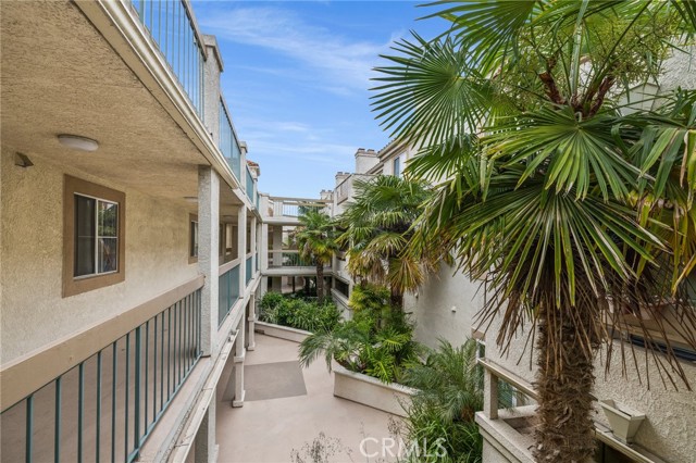 3605 E Anaheim Street, Long Beach CA: https://media.crmls.org/medias/a4778993-8394-4e15-b14a-102bea198658.jpg