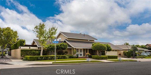 Detail Gallery Image 2 of 75 For 3030 E Elgin, Orange,  CA 92869 - 4 Beds | 2/1 Baths