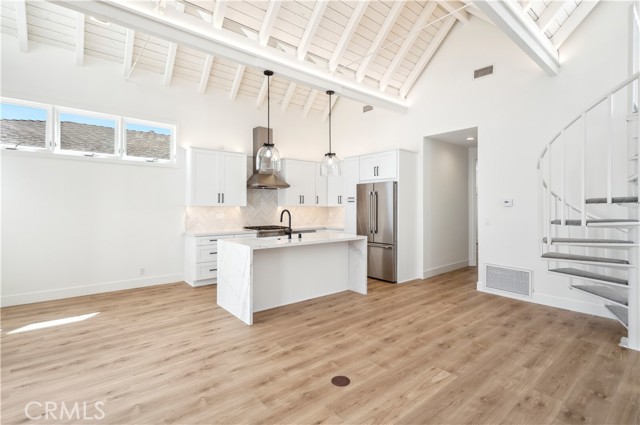 439 1/2 Carnation Avenue, Corona del Mar CA: https://media.crmls.org/medias/a47a3e1f-a7f6-4353-8e9c-3f9e66a48d2e.jpg