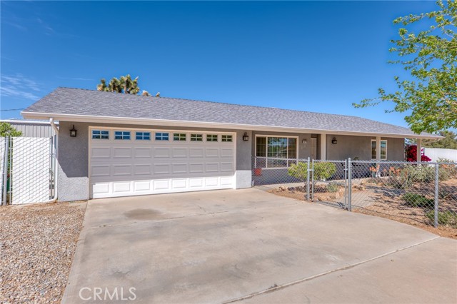 Detail Gallery Image 2 of 45 For 58780 Buena Vista, Yucca Valley,  CA 92284 - 2 Beds | 2 Baths