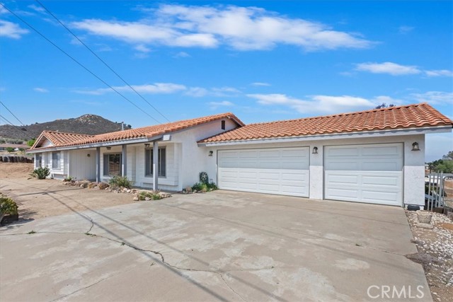 20061 Lounsberry Road, Perris CA: https://media.crmls.org/medias/a47a981d-2170-4013-bd16-dd2a6e42c311.jpg