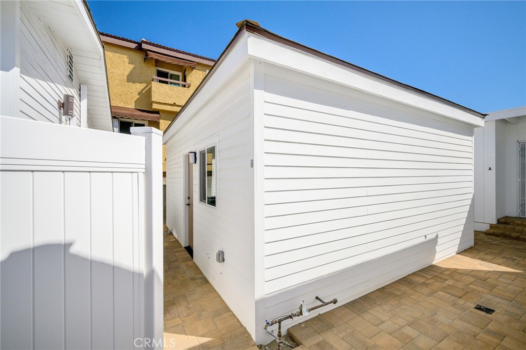 908 E Maple #B — Traditional
