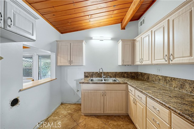 Detail Gallery Image 9 of 37 For 721 E Hanks St, Azusa,  CA 91702 - 4 Beds | 2 Baths