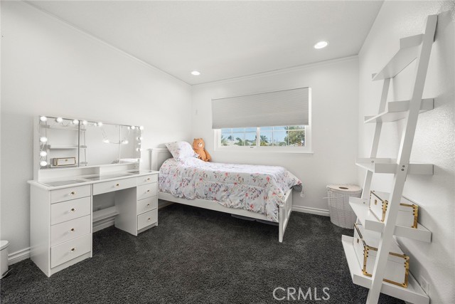 9461 Pier Drive, Huntington Beach CA: https://media.crmls.org/medias/a47c5601-9ac8-4f70-8725-654f9cbf5a66.jpg