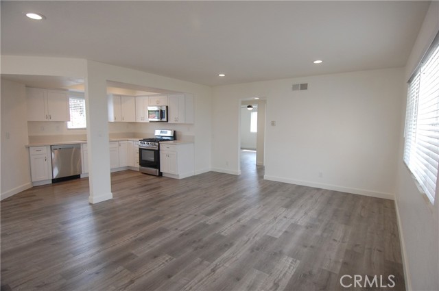 Detail Gallery Image 3 of 16 For 228 Avenida Victoria #C,  San Clemente,  CA 92672 - 2 Beds | 1 Baths