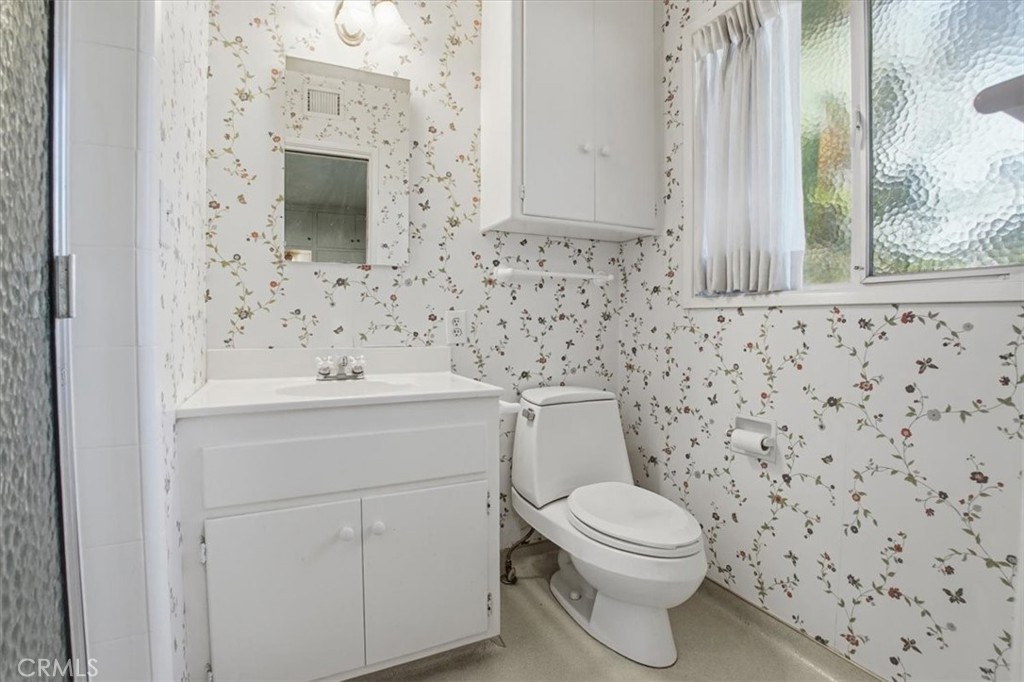 https://media.crmls.org/medias/a47d3c35-6254-4601-b452-8127bc4a4d69.jpg?preset=X-Large