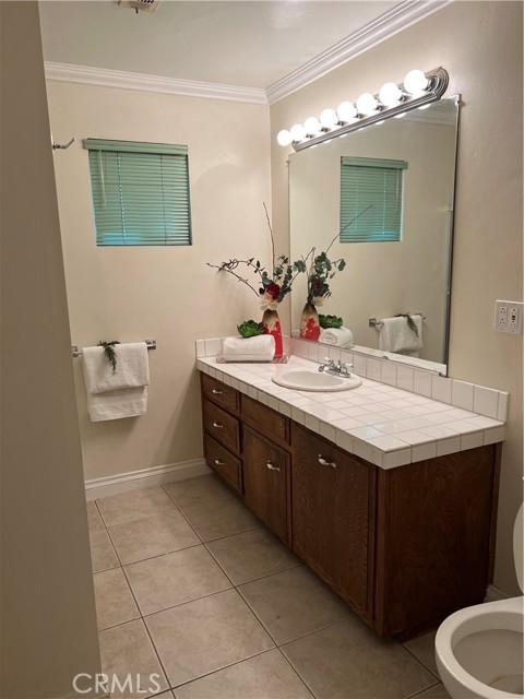 Detail Gallery Image 7 of 14 For 392 N Batavia St, Orange,  CA 92868 - 5 Beds | 3 Baths