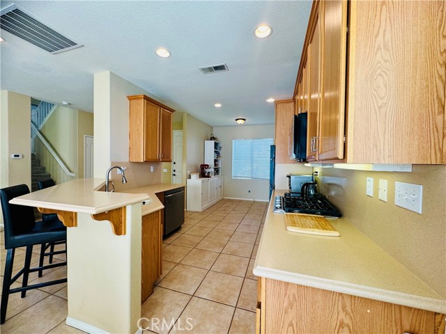 Detail Gallery Image 9 of 28 For 28238 Alton Way, Castaic,  CA 91384 - 4 Beds | 2/1 Baths