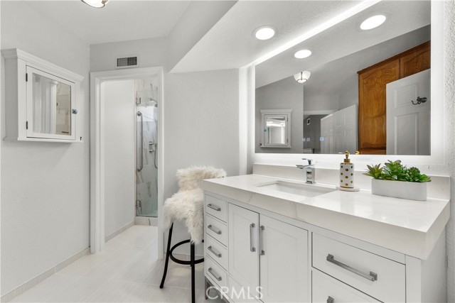 Detail Gallery Image 39 of 46 For 6056 Lake Lindero, Agoura Hills,  CA 91301 - 4 Beds | 3/1 Baths