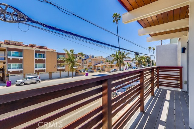 6715 E Ocean Boulevard, Long Beach CA: https://media.crmls.org/medias/a47f3362-5e5f-4f55-a8cb-c2893266cd6e.jpg