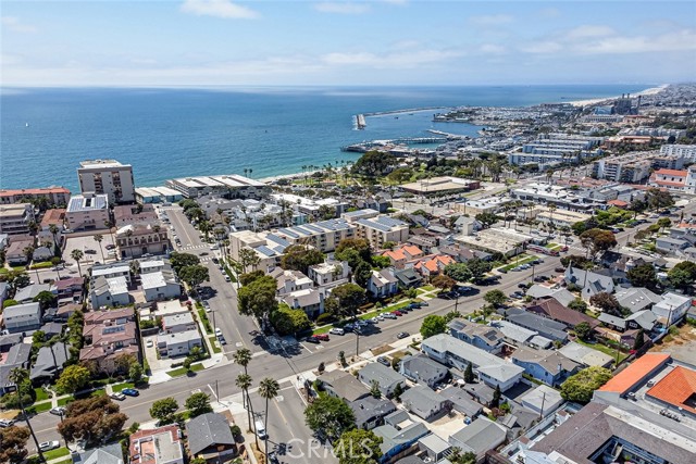 426 S Broadway, Redondo Beach CA: https://media.crmls.org/medias/a47f3f68-0639-4e41-a370-8427823a4d7f.jpg