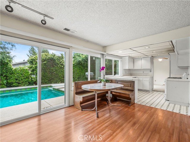 Detail Gallery Image 22 of 55 For 25582 Old Course Way, Valencia,  CA 91355 - 4 Beds | 3 Baths