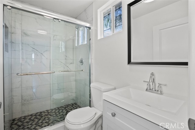 Detail Gallery Image 10 of 12 For 11560 Archwood St, North Hollywood,  CA 91606 - 2 Beds | 2 Baths