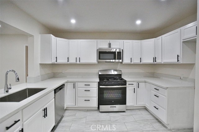 Detail Gallery Image 6 of 30 For 1414 Cedar, San Bernardino,  CA 92404 - 5 Beds | 3 Baths