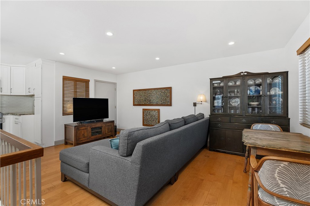 MLS #OC25250843 image #10