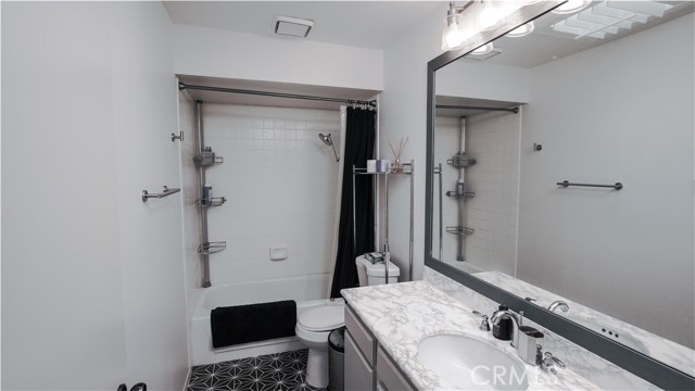 Detail Gallery Image 5 of 18 For 4210 via Arbolada #307,  Los Angeles,  CA 90042 - 2 Beds | 2 Baths