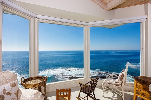 2691 Victoria, Laguna Beach CA: https://media.crmls.org/medias/a481bd84-2ba2-4585-b2c2-579d3fa2f9e0.jpg