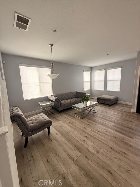 Detail Gallery Image 4 of 11 For 7667 Yellow Iris Ct, Fontana,  CA 92336 - 5 Beds | 3 Baths