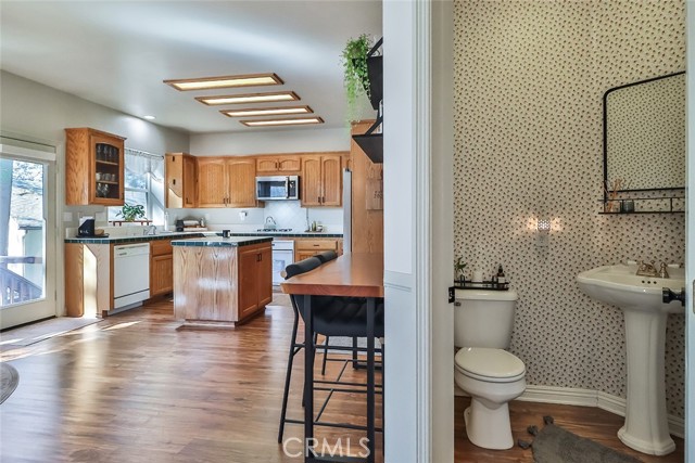 176 Pine Ridge Road, Crestline CA: https://media.crmls.org/medias/a482f7e1-0d42-42c3-9c58-e5c361bfaf9c.jpg