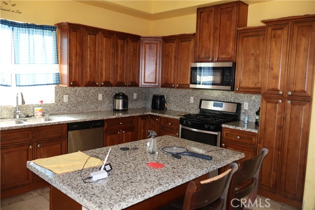 Detail Gallery Image 5 of 15 For 232 W 11th St, Perris,  CA 92570 - 4 Beds | 2/1 Baths
