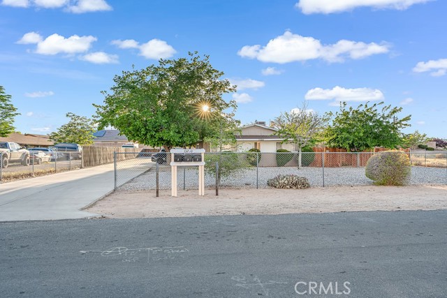 Detail Gallery Image 2 of 16 For 13250 Mohawk, Apple Valley,  CA 92308 - 7 Beds | 3 Baths