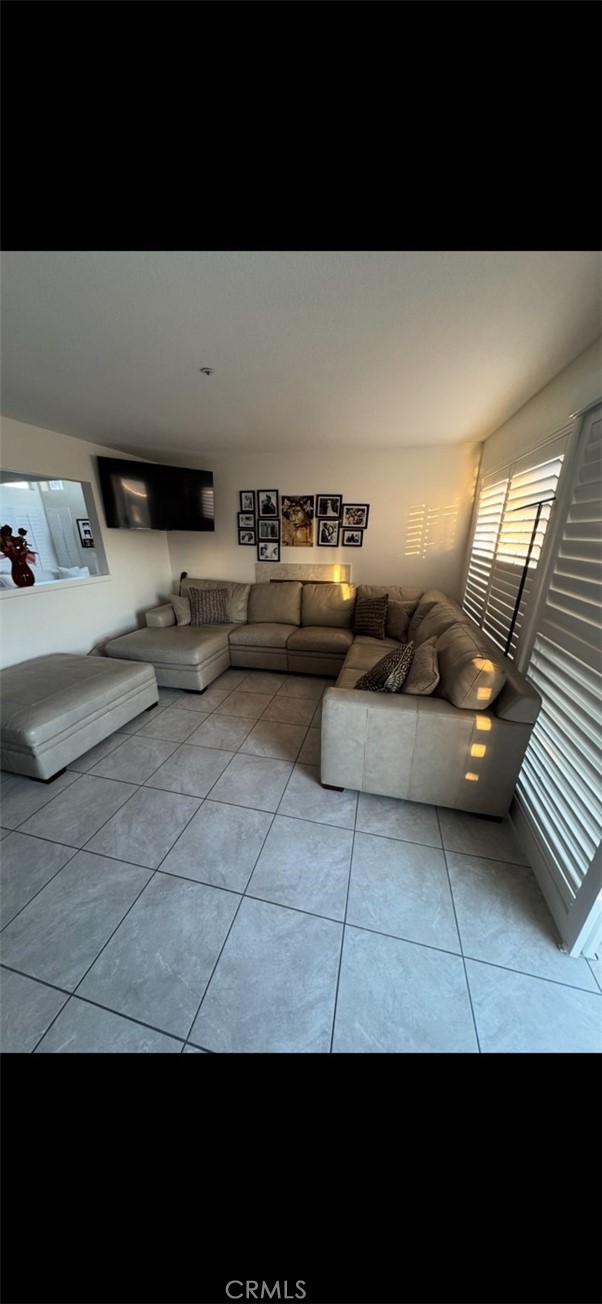 Detail Gallery Image 7 of 13 For 15507 Coleen, Fontana,  CA 92337 - 4 Beds | 2/1 Baths