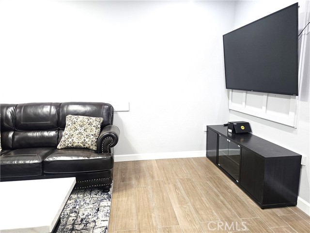 Detail Gallery Image 5 of 36 For 1741 S Easy Way, Anaheim,  CA 92804 - 3 Beds | 2/1 Baths