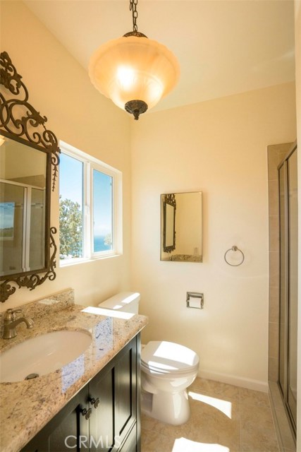 1076 Miramar Street, Laguna Beach CA: https://media.crmls.org/medias/a48455b0-bb73-4240-8a54-254dc93f99b8.jpg