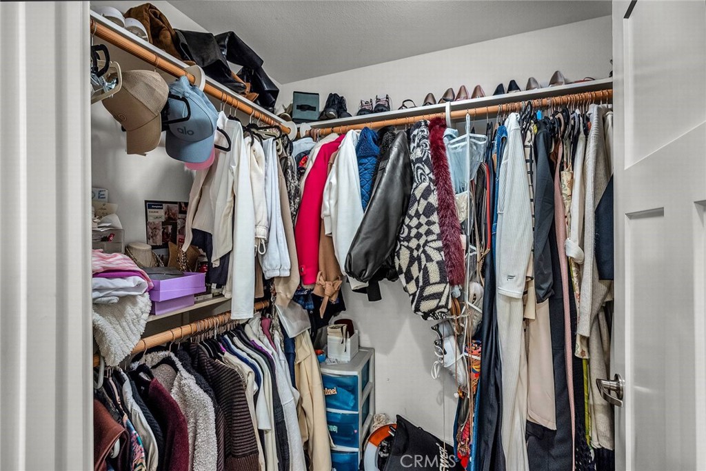 https://media.crmls.org/medias/a484ddb0-9109-4672-a0aa-357fadd80591.jpg?preset=X-Large