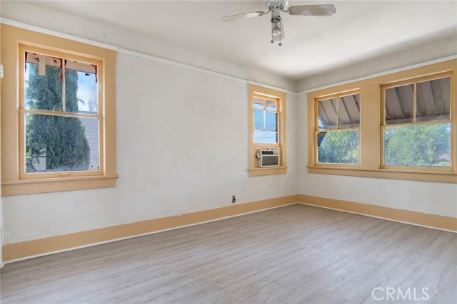 Detail Gallery Image 16 of 27 For 869 N F St, San Bernardino,  CA 92410 - 5 Beds | 3 Baths