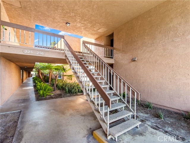 Image 61 of 62 For 6600 Warner  241