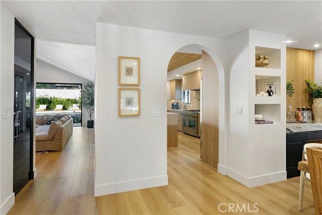 Detail Gallery Image 28 of 75 For 22269 Avenue San Luis, Woodland Hills,  CA 91364 - 5 Beds | 5/1 Baths