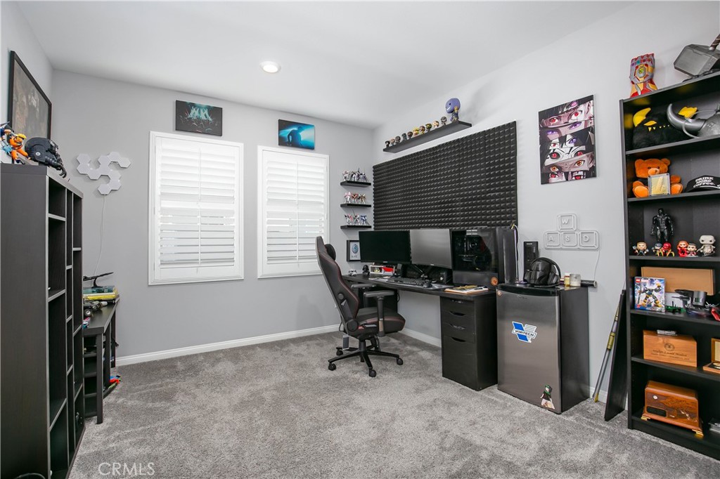 https://media.crmls.org/medias/a486084a-3392-4e1f-9934-f196a9e6f4bd.jpg?preset=X-Large