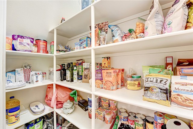 Detail Gallery Image 8 of 23 For 2234 Winifred #2,  Simi Valley,  CA 93063 - 3 Beds | 2/1 Baths