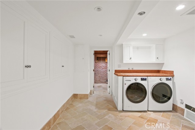Detail Gallery Image 23 of 45 For 464 Holly, Laguna Beach,  CA 92651 - 4 Beds | 3/1 Baths