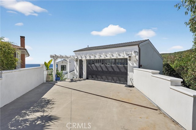 Detail Gallery Image 9 of 74 For 405 Blumont St, Laguna Beach,  CA 92651 - 5 Beds | 6/1 Baths