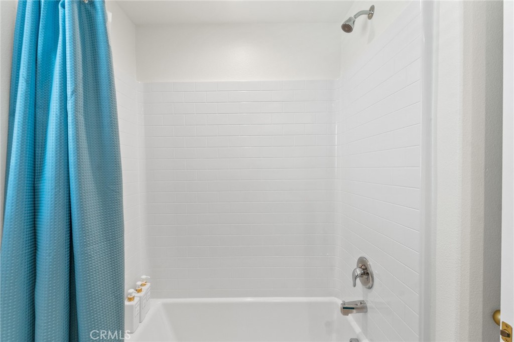 https://media.crmls.org/medias/a4871f43-c859-4077-8140-1238f6fc369e.jpg?preset=X-Large