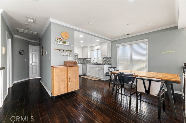 Detail Gallery Image 4 of 18 For 1712 Speyer Ln, Redondo Beach,  CA 90278 - 3 Beds | 2/1 Baths