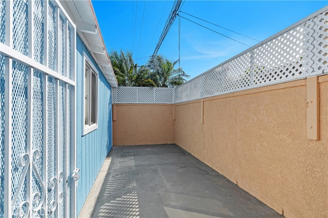 Detail Gallery Image 33 of 36 For 5919 Bellflower Bld, Lakewood,  CA 90713 - 3 Beds | 2 Baths