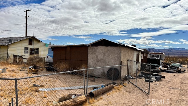 733 Ranch Rd (NEAR) Road, Yermo CA: https://media.crmls.org/medias/a4897f9e-1c5a-400c-861b-95b98af6a39e.jpg