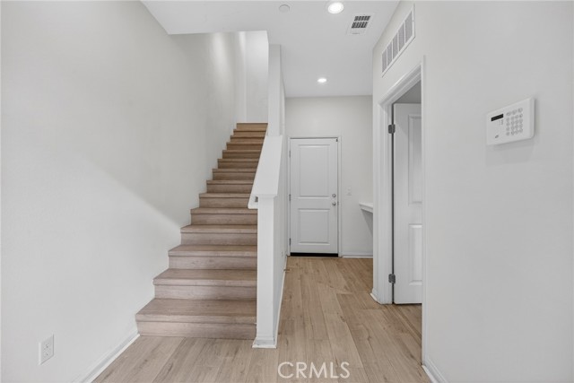 Detail Gallery Image 4 of 55 For 8405 N Fusion, Northridge,  CA 91325 - 4 Beds | 4 Baths