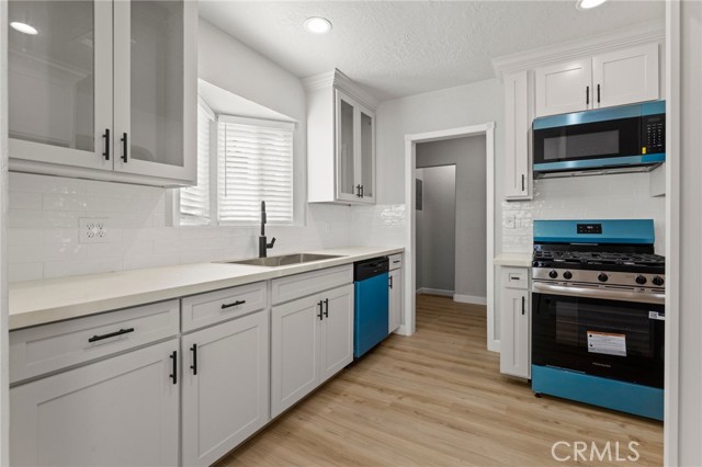 211 E Grangeville Boulevard, Hanford CA: https://media.crmls.org/medias/a48c3450-737f-4b85-aff9-013394cff86f.jpg