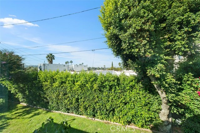2329 Vineyard Avenue, Los Angeles CA: https://media.crmls.org/medias/a48c554b-d51d-482d-8fdb-cbffdd71bc51.jpg