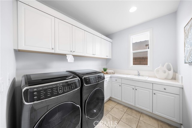 28 Caspian, Lake Forest CA: https://media.crmls.org/medias/a48c7169-ed28-49e1-b2eb-26f614d1cc23.jpg
