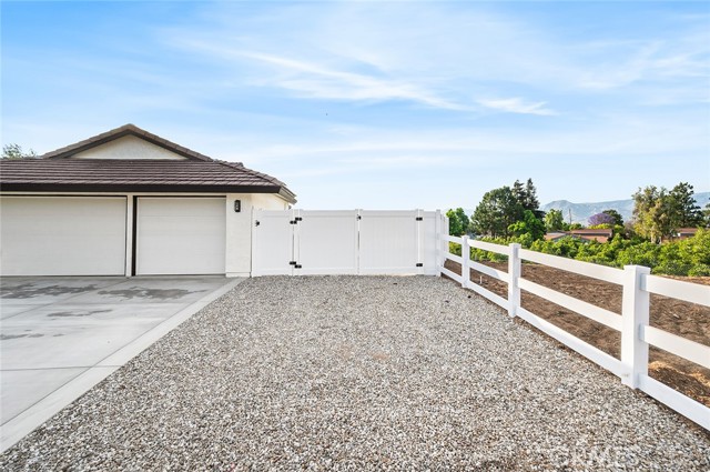 1563 Gary Lane, Redlands CA: https://media.crmls.org/medias/a48d0a3c-86a2-4ae4-aee2-d455e4c07e37.jpg