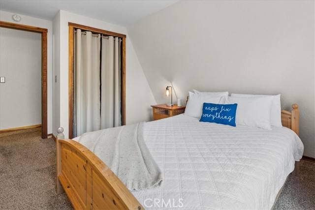 836 E Mountain View Boulevard, Big Bear City CA: https://media.crmls.org/medias/a48e5a26-4731-485c-b401-69407711833c.jpg